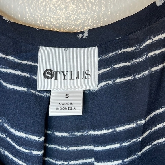 Stylus Williamsburg Navy Blue Abstract Print Sleeveless V Neck Blouse NWT - Picture 2 of 4